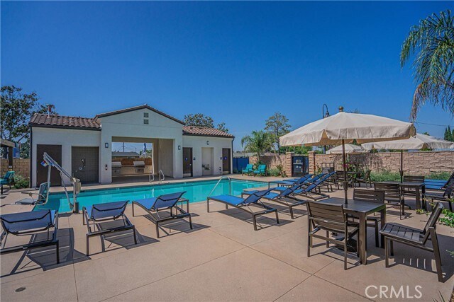 Building Photo - 2317 W Broadway