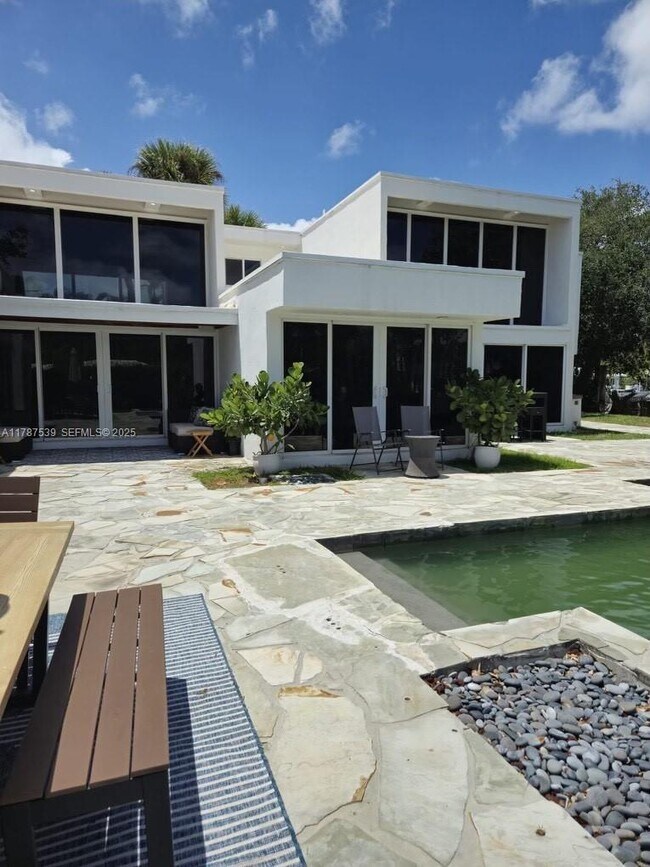 Building Photo - 4050 NE 25th Ave