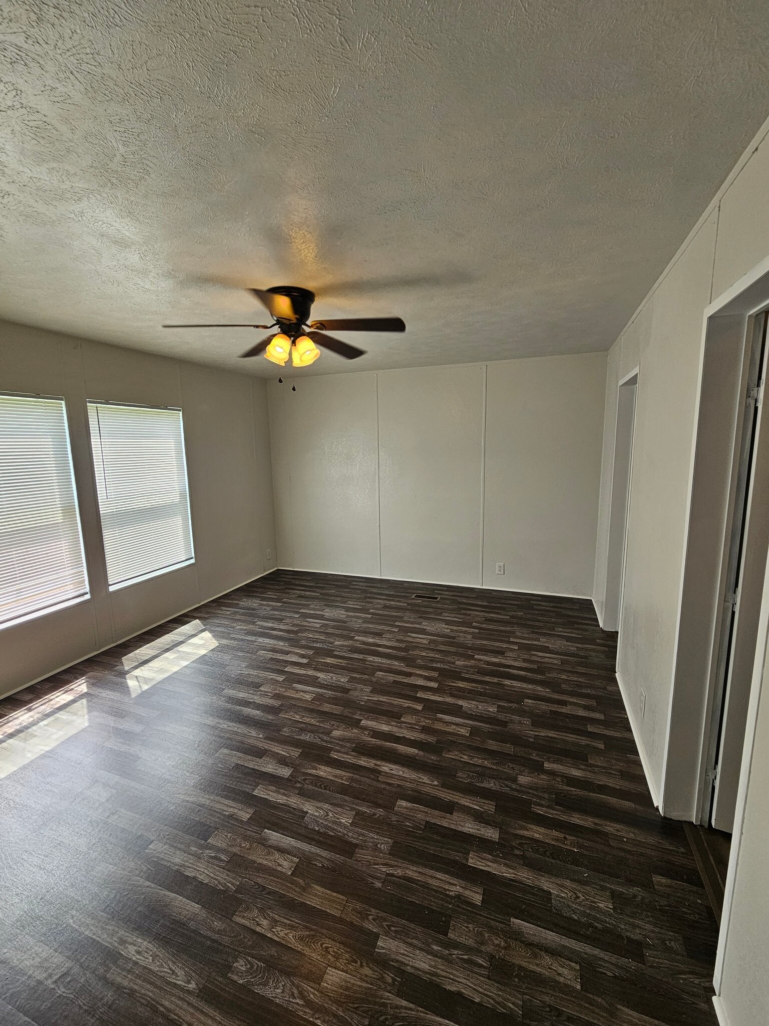 Building Photo - 513 Elm St
