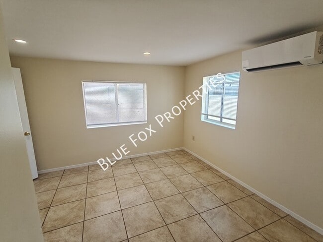 Building Photo - 3020 N Park Ave