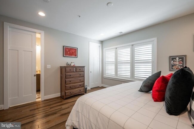 Building Photo - 1126 N Stuart St