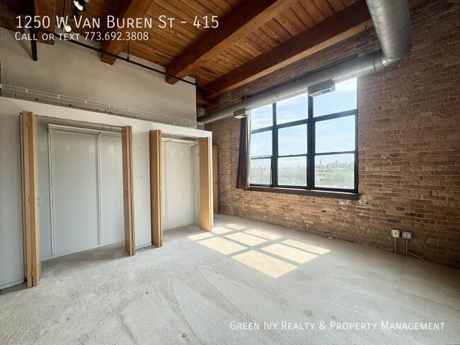 Building Photo - 1250 W Van Buren St