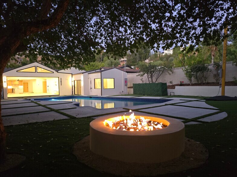 Building Photo - 4501 Canoga Dr