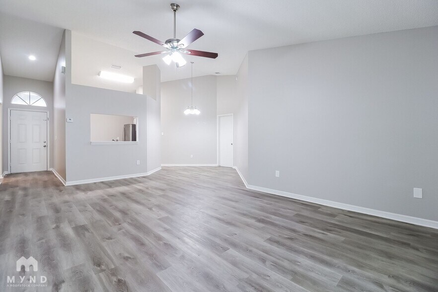 Building Photo - 7629 Tamarind Ave