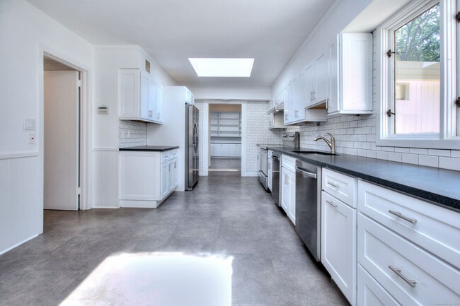 Building Photo - 208 Bayberry Ln