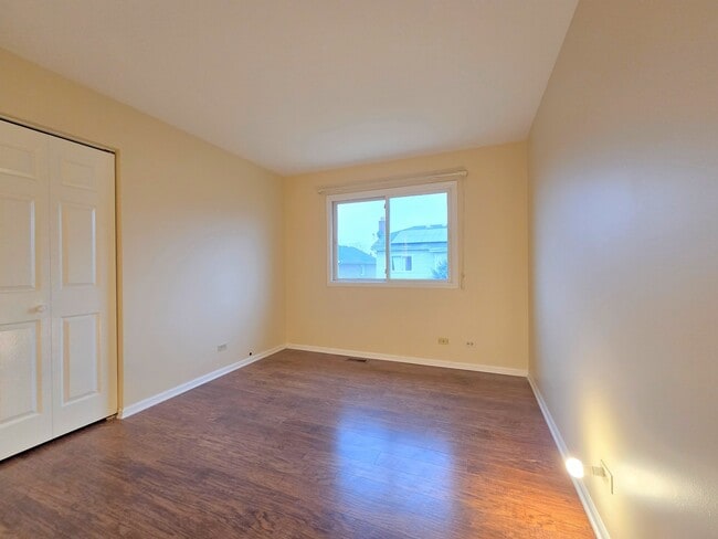 Building Photo - 1013 Meadow Lake Dr