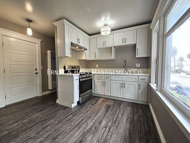 Building Photo - 755 Elm Ave