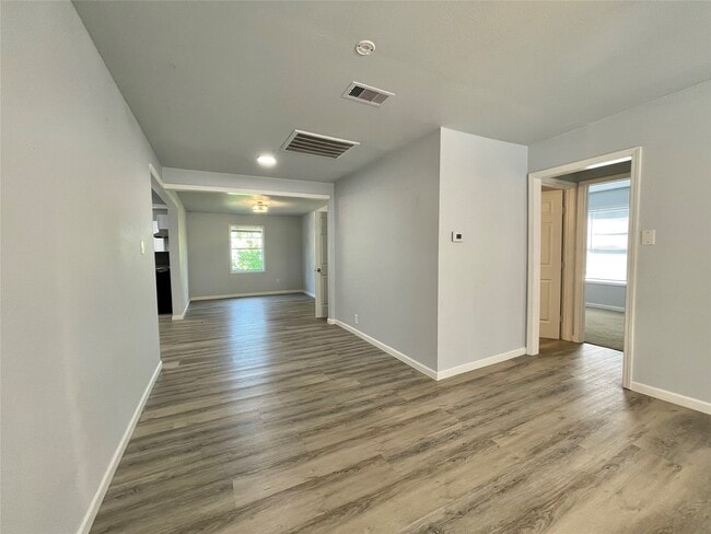 Building Photo - 150 Huisache St