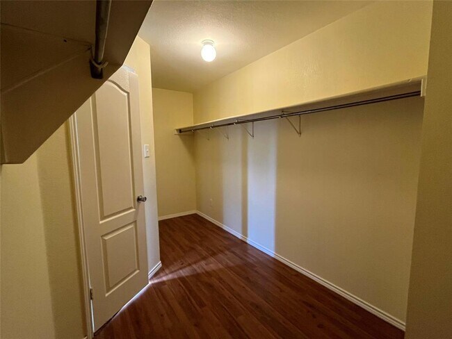 Building Photo - 2617 Byfield Dr