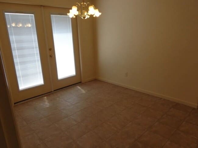 Building Photo - Beautiful Home!!