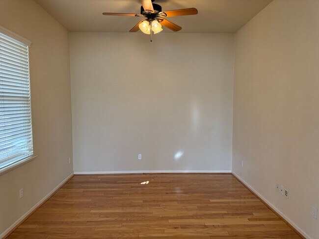 Building Photo - 1587 Regent Dr