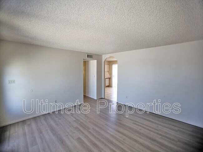 Building Photo - 6043 N 71st Ln