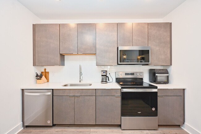 Building Photo - **2022-BUILT CONDO IN THE HEART OF WEDGEWOOD-HOUSTON WALKING DISTANCE TO GEODIS PARK**