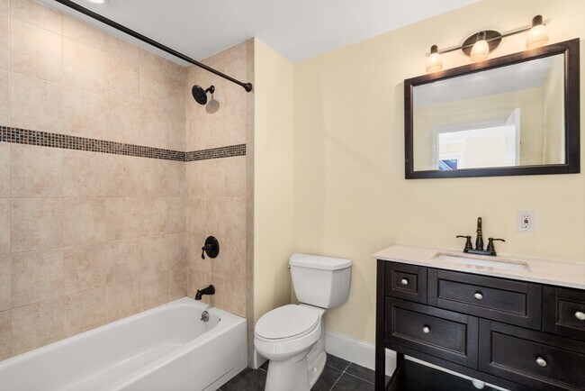 Building Photo - 7-9 Thomas Pk