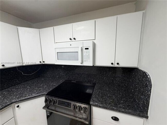 Building Photo - 3613 SW 112th Pl