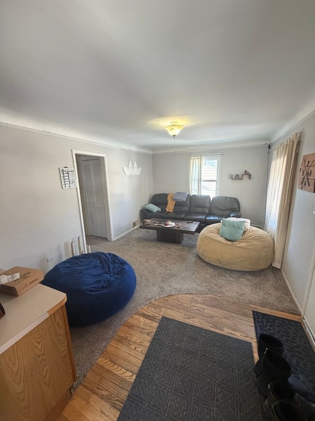 Building Photo - AVAILABLE JUNE -4 Bed, 2 Bath Home with Garage!