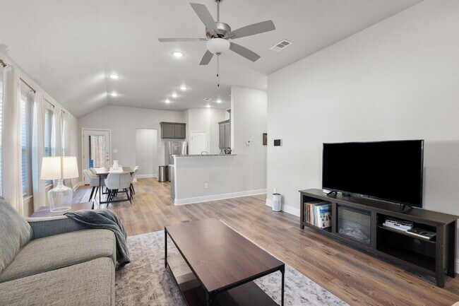 Building Photo - 1707 Aleia Cv