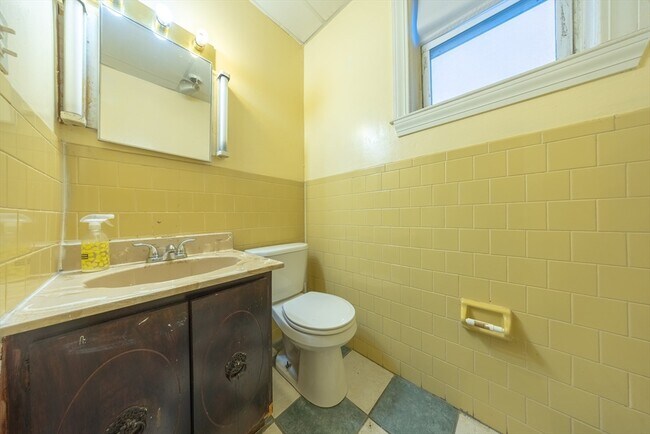 Building Photo - 31 Seattle St