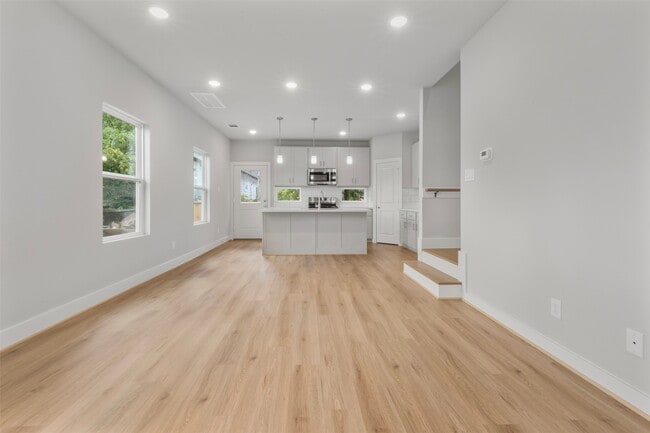 Building Photo - 1222 E 33rd St
