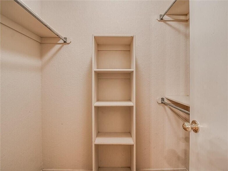 Building Photo - 5713 SE 85th St