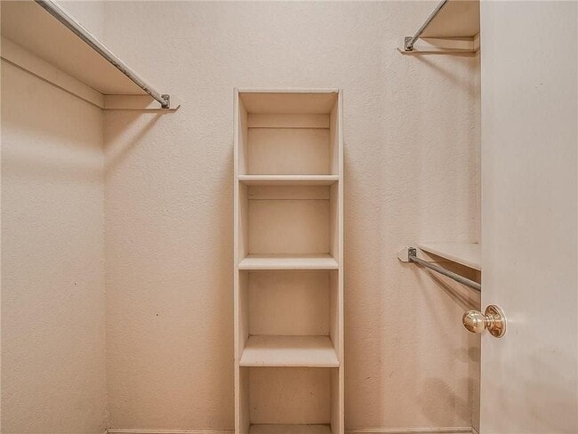 Building Photo - 5713 SE 85th St