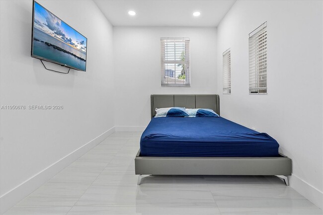 Building Photo - 21301 NE 38th Ave