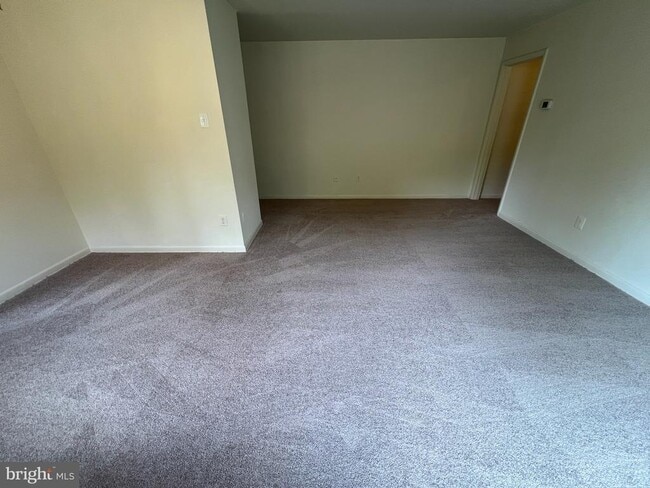 Building Photo - 10624 Kenilworth Ave