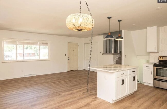 Building Photo - Newly Renovated 3 Bedroom 2 Bathroom Home