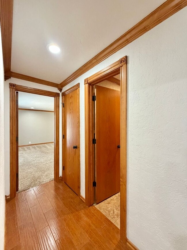 Building Photo - 6933 NW Eisenhower Dr