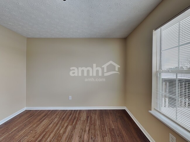 Building Photo - 1484 Persimmon Cir