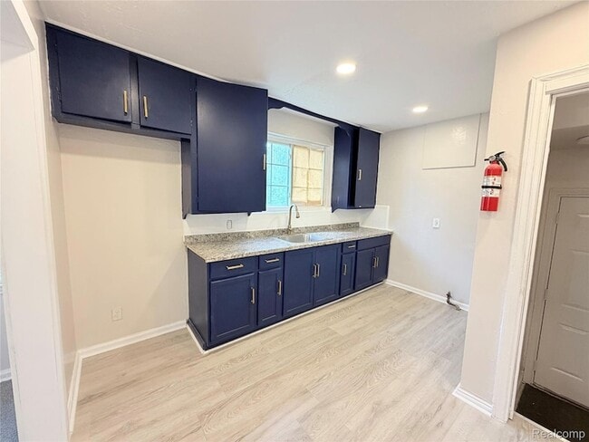 Building Photo - 11375 Roxbury St