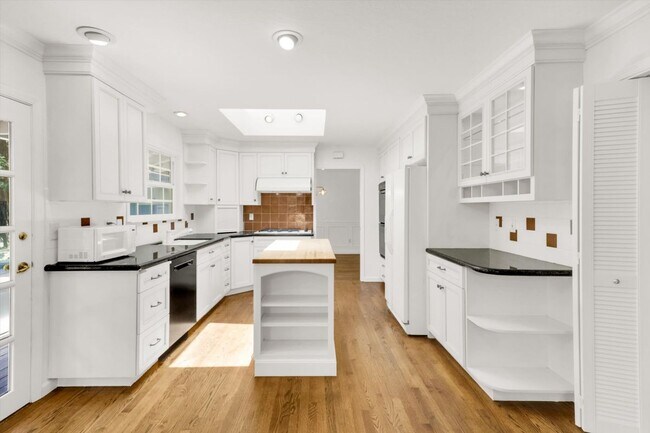 Building Photo - 1064 Westridge Ave