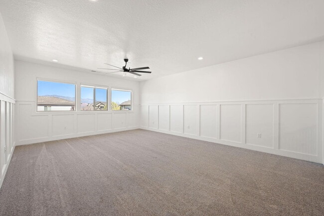 Building Photo - 6 Bed, 4 Bath with RV Parking and No HOA in Sycamore — Available Now!