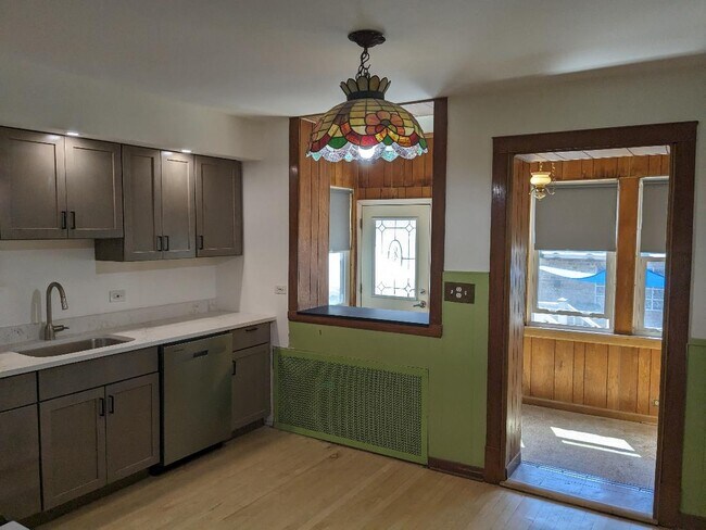 Building Photo - 4155 W Wellington Ave