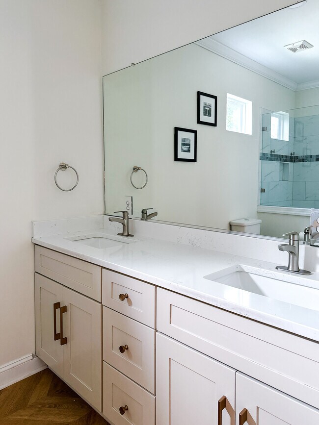 primary bath - 10 Riker St