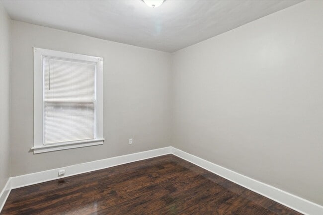 Building Photo - Large Downtown 3BR/2BR House Walking Distance to Forsyth Park