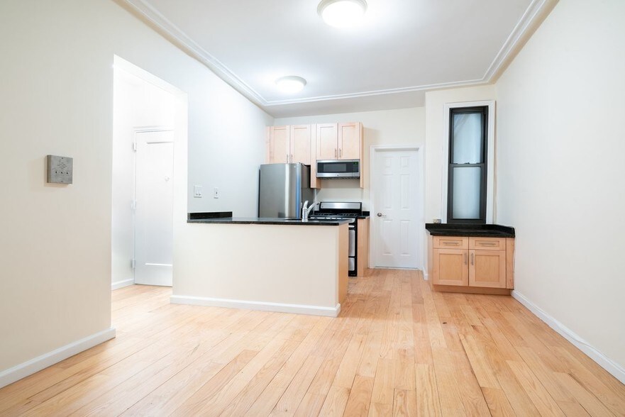 Building Photo - 111 E 89th St