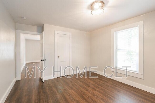 Building Photo - 1108 W Walnut Ave