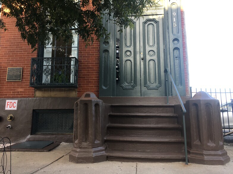 Primary Photo - 915 Cathedral St