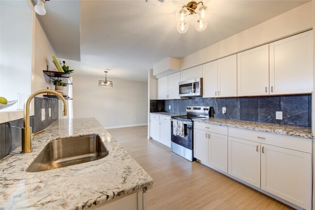 Primary Photo - 1120 Mahlmann St