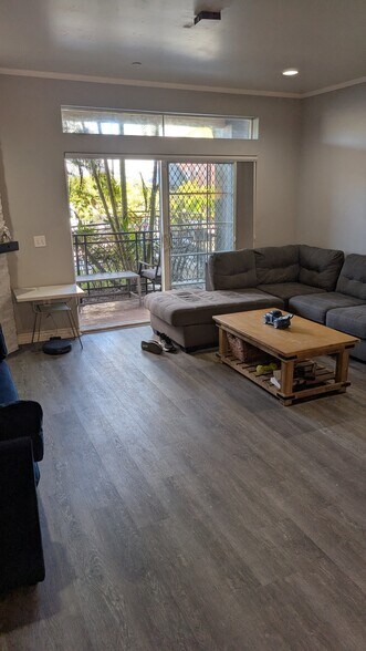 Building Photo - 3990 Centre St