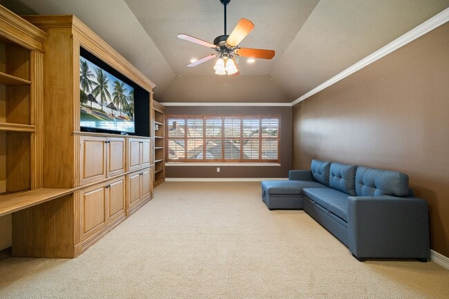 Building Photo - 5007 Cambridge St