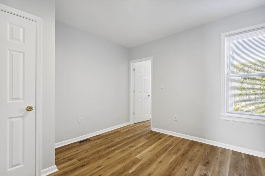 Building Photo - 1110 3rd St NE