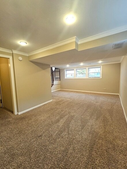 Building Photo - 600 Hawthorne Ln