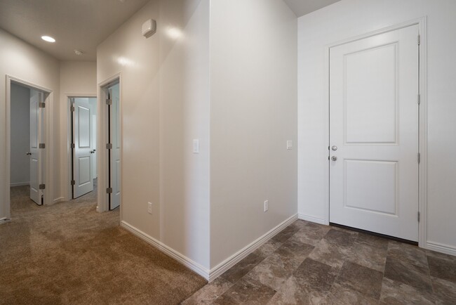 Building Photo - Beautiful Little Valley - 4 Bed 2 Bath home