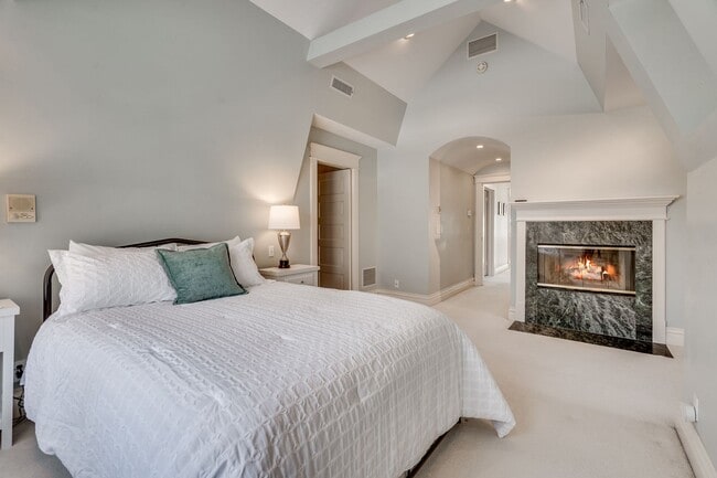 Building Photo - F. Scott Fitzgerald House in Saint Paul Can Be Your Home!