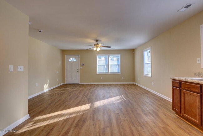 Building Photo - 2251 Onslow Dr