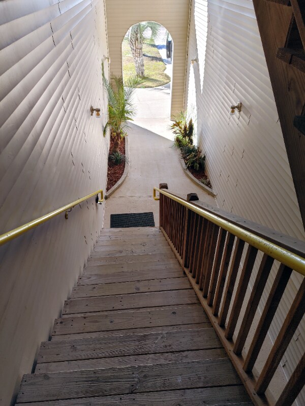 Building Photo - 118 Lakeview Dr