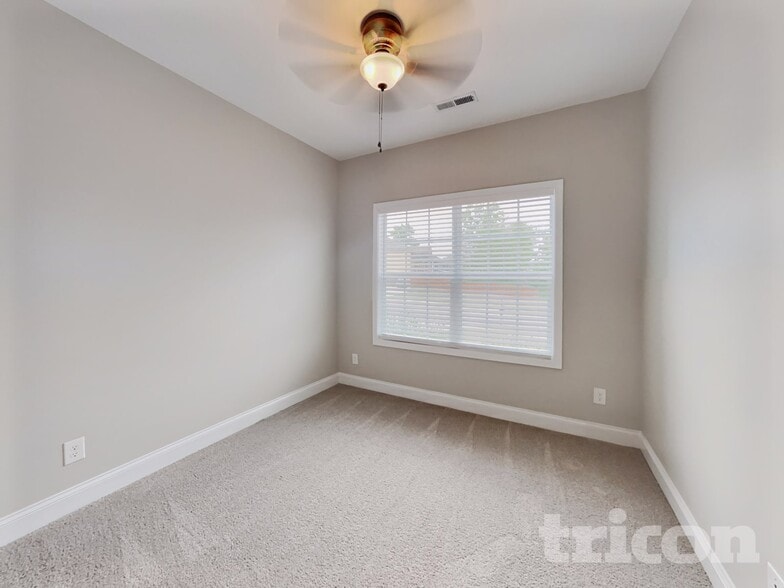 Building Photo - 120 Sumter Ln