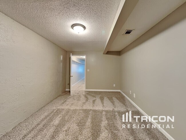 Building Photo - 220 Pepperdine Way